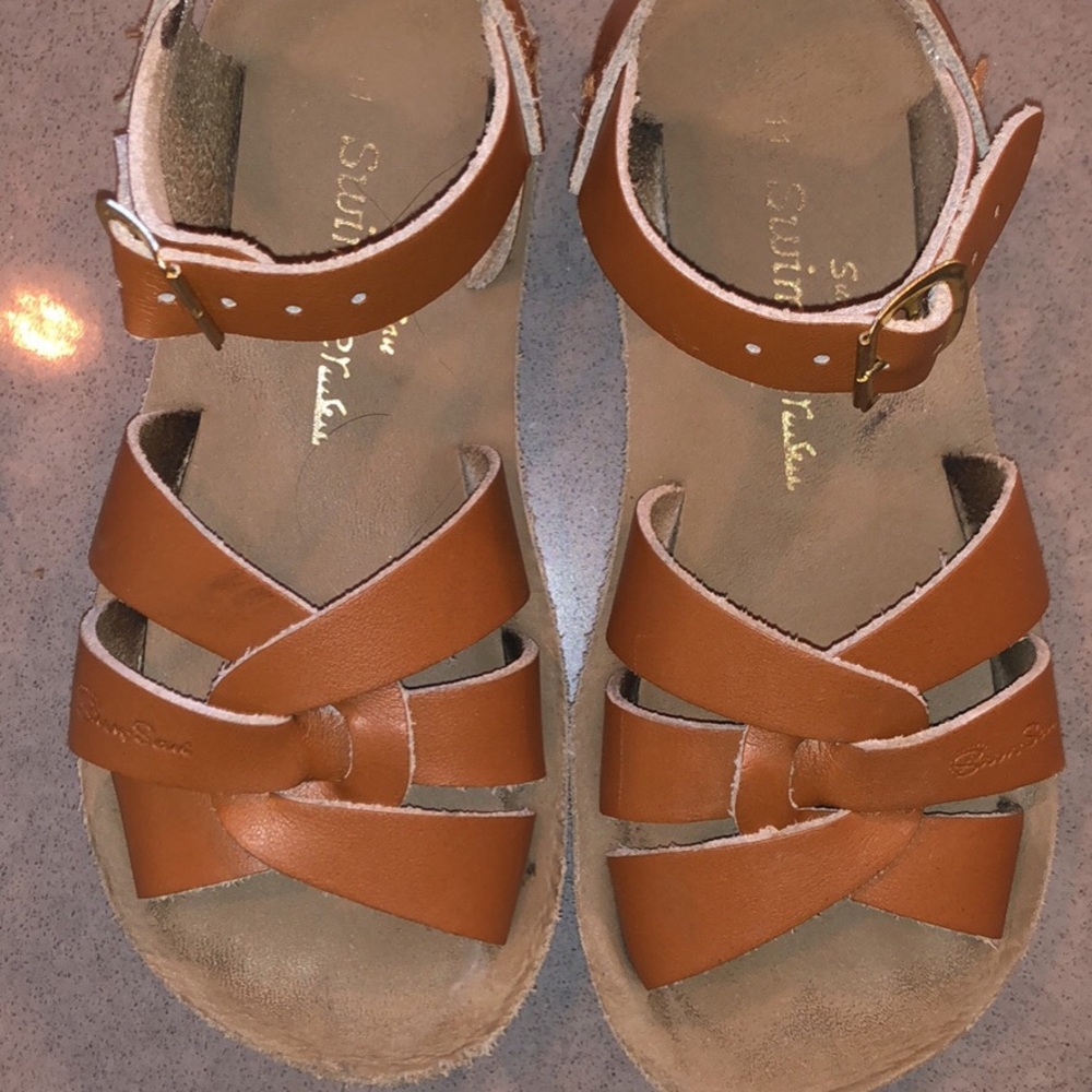 Used like new girls size 11 Saltwater sandals